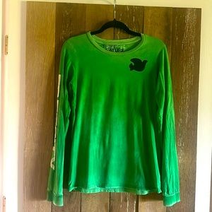 FREE CITY Kelly Green Artist Wanted tee